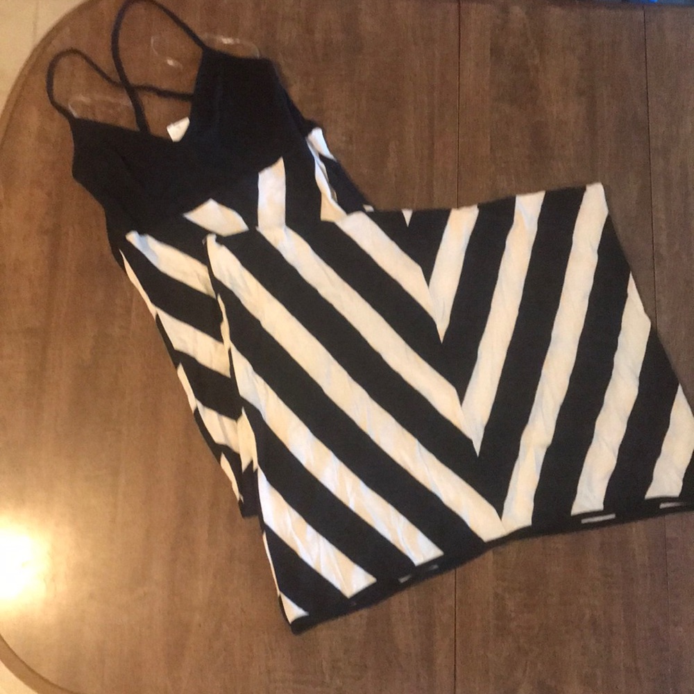 Black dress size large fits like a small